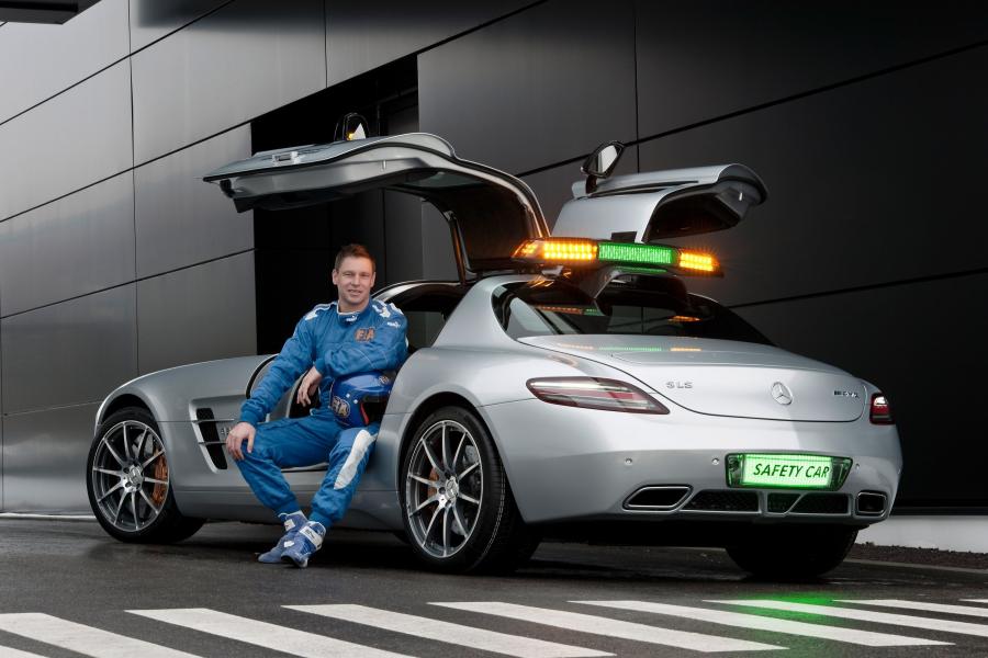  Mercedes-Benz SLS AMG F1 Safety Car 2010 года  (фото 7 из 46)